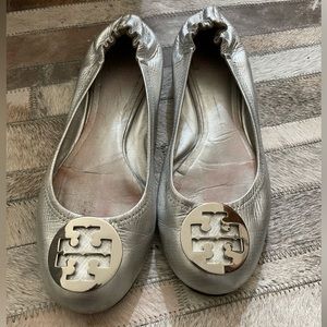 Silver Tory Burch Reva’s in size 8